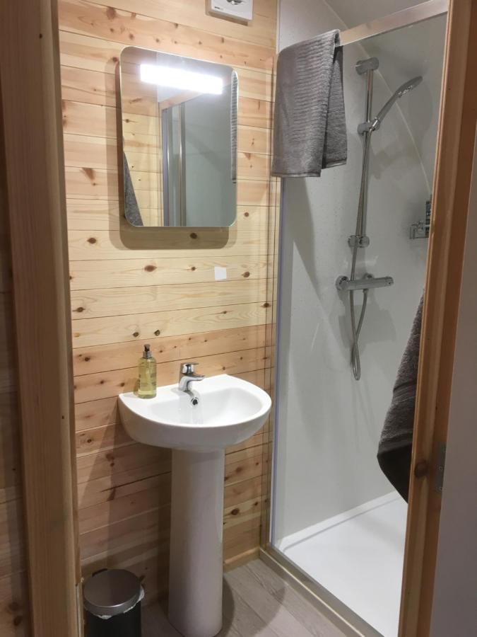 Orchard Luxe Glamping Pod Hotel Dungannon Exterior photo